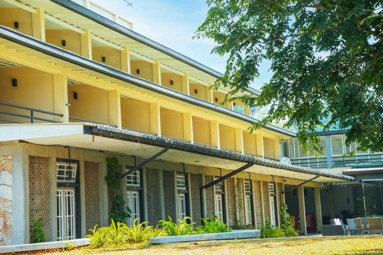 Thilanka Hotel Kandy Exterior photo