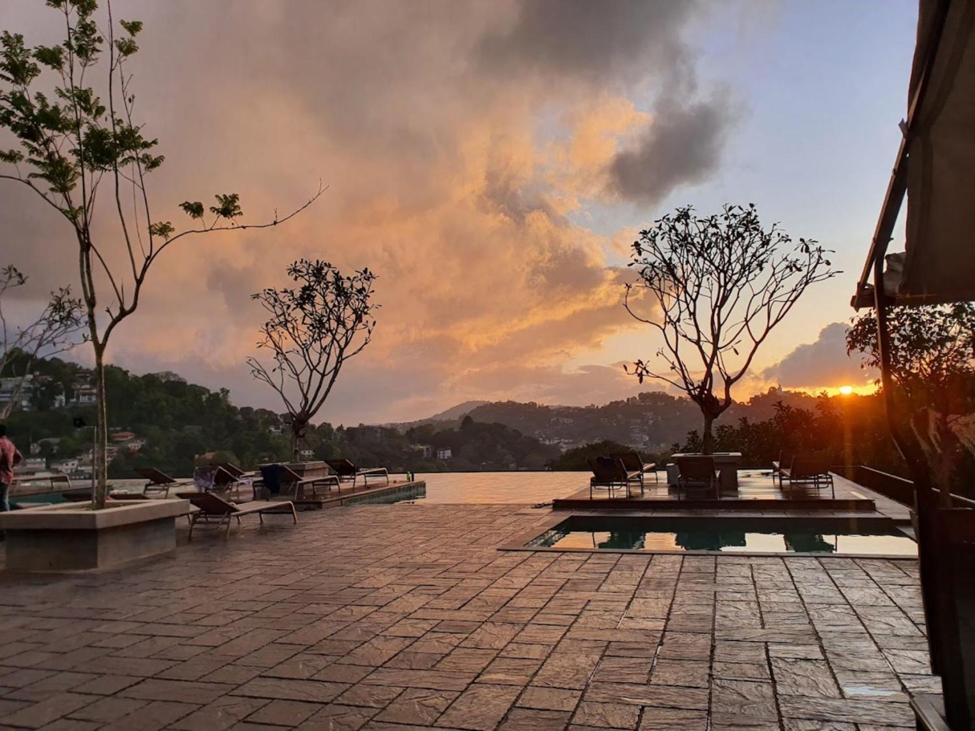 Thilanka Hotel Kandy Exterior photo